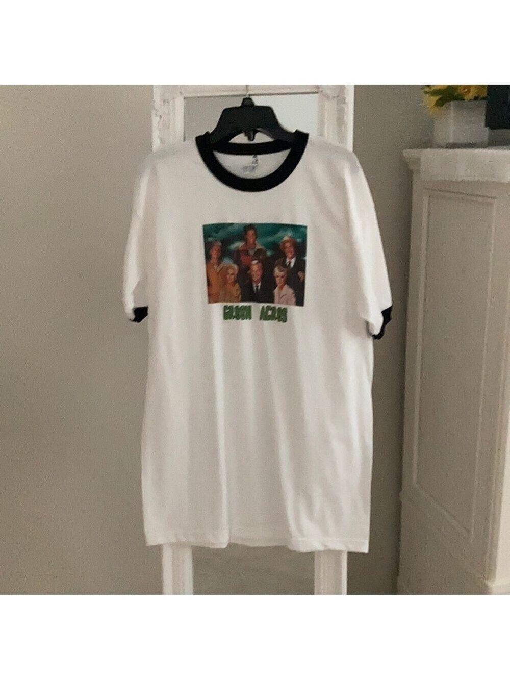 𝅺GREEN Acres tee - Picture 2 of 6